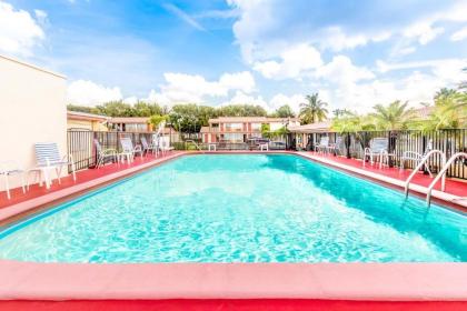 Econo Lodge Inn  Suites Florida